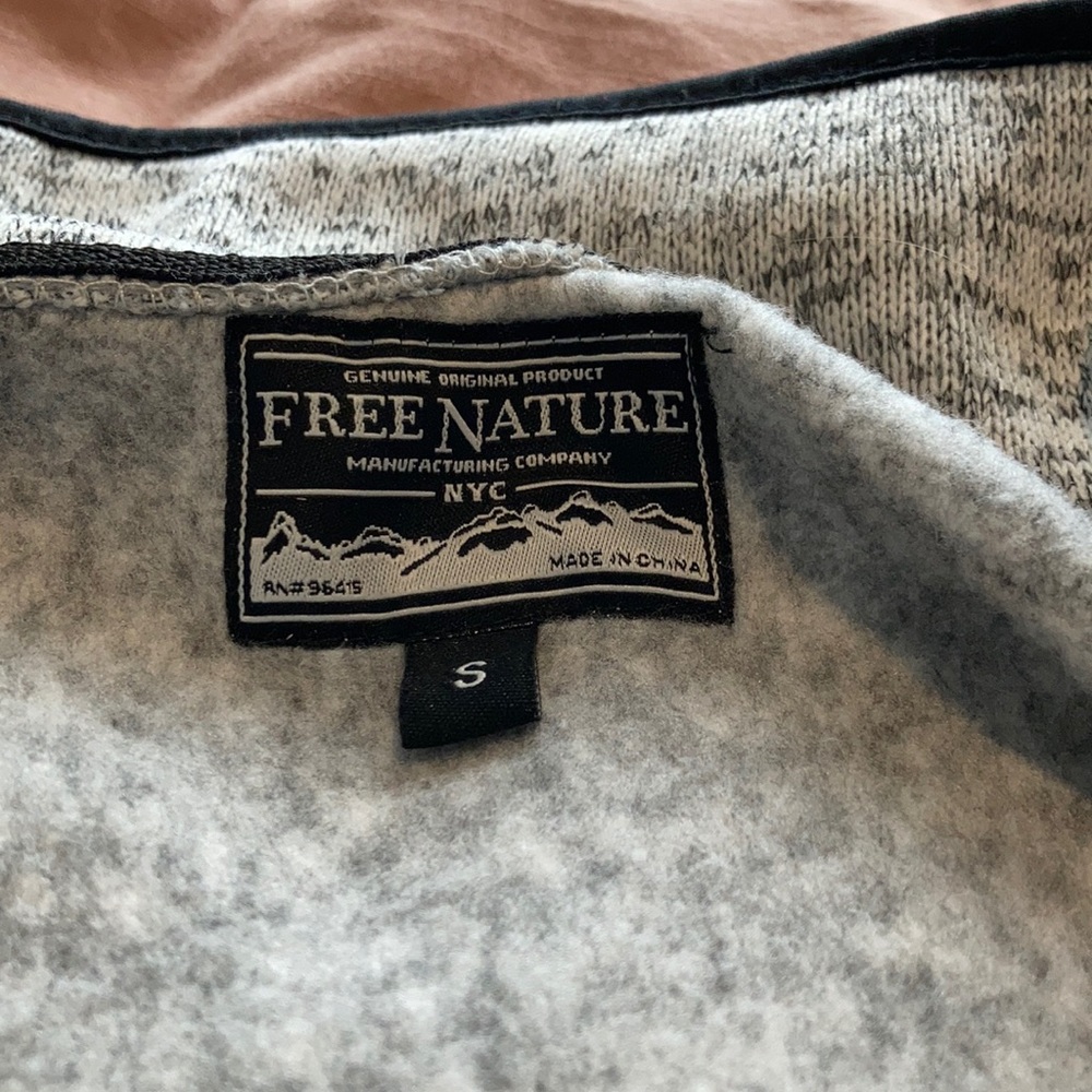 Free Nature Pull-Over - Picture 4 of 5